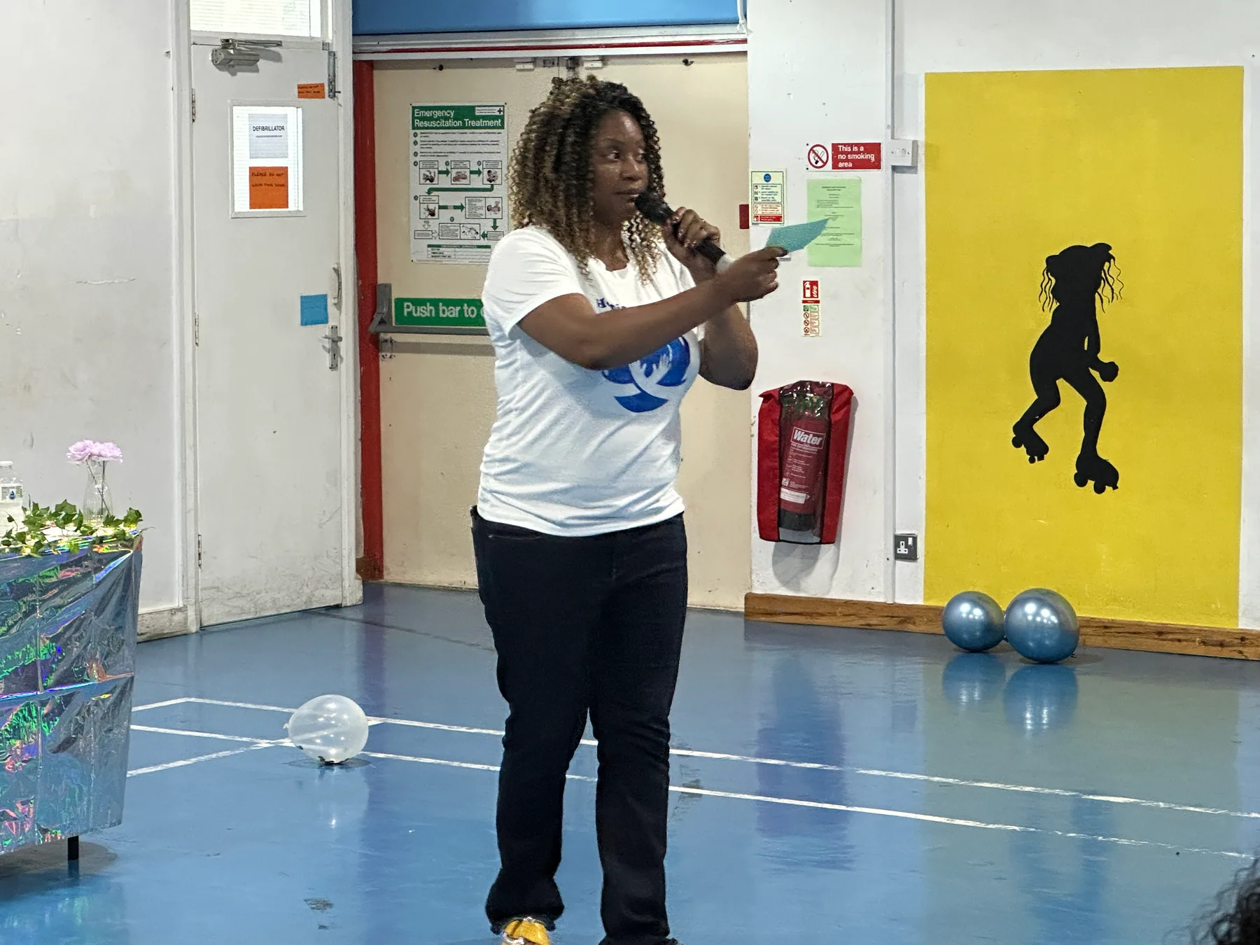 A HopingHands host guiding a community session